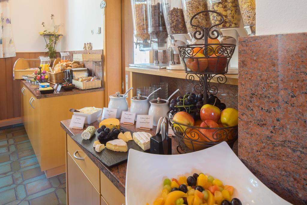 Hotel Goldener Loewe 金茨堡 外观 照片